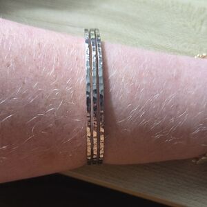 Vintsge Silver Tone Hammered Bangle Bracelet 💫